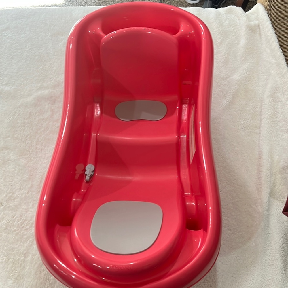 Hot pink baby bathtub, never used
